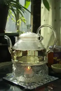 Make White tea for honey cinnamon step 1