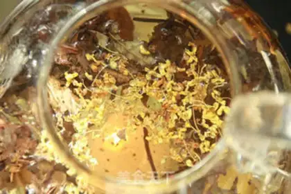 Make White tea for honey cinnamon step 2