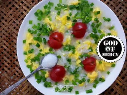 Make Cream eggs and tomato rice step 11