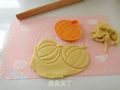 Make Halloween icing pumpkin cookies step 7