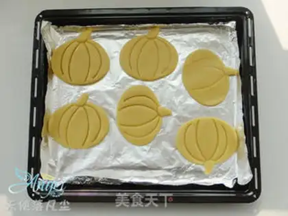 Make Halloween icing pumpkin cookies step 8