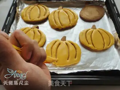 Make Halloween icing pumpkin cookies step 13