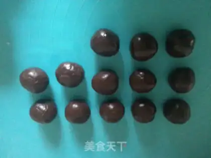 Make Chocolate coconut mooncake step 7