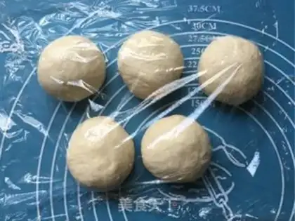Make caterpillar bean bread step 6