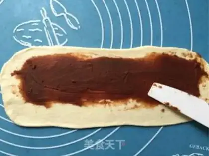 Make caterpillar bean bread step 8