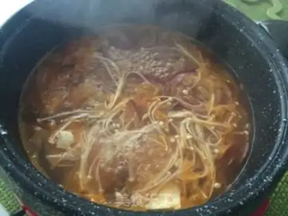 Make Korean pickles soup step 2