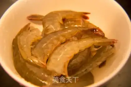 Make Garlic shrimp with garlic bread step 0