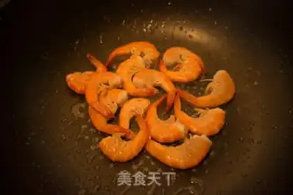 Make Garlic shrimp with garlic bread step 1