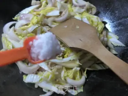 Make Pork onion fried doll food step 6
