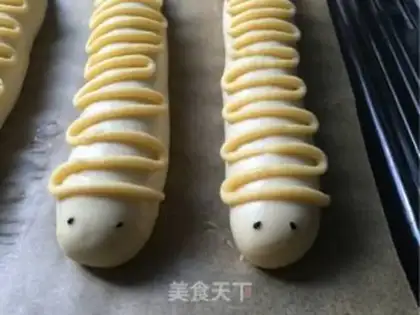 Make caterpillar bean bread step 24