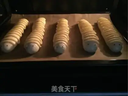 Make caterpillar bean bread step 25