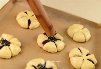 Make Flowers, bean bread step 7