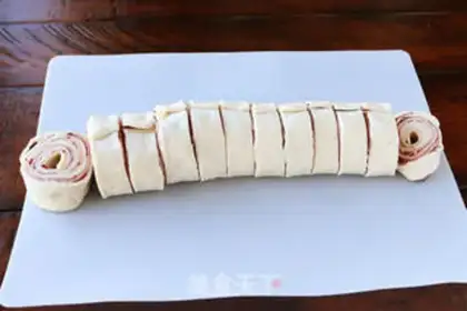 Make Cheese ham rolls step 4