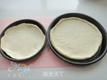 Make Halloween scream pizza step 5