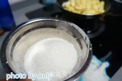 Make A green apple pie with figs step 12