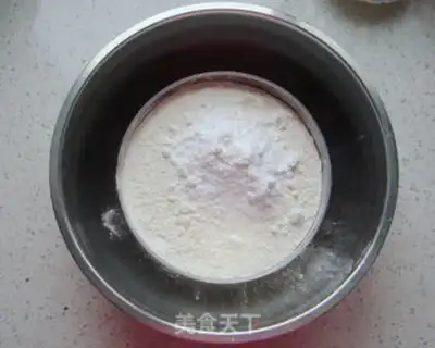 Make Squeeze bear peanut bread step 1