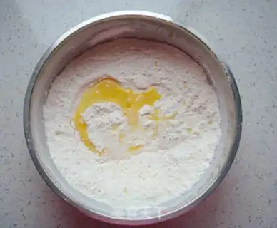 Make Squeeze bear peanut bread step 3