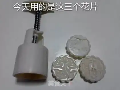 Make Ice-cream mooncake step 19