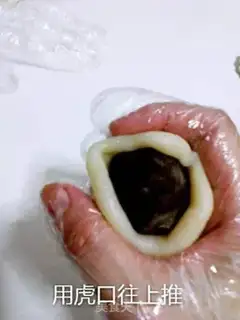 Make Ice-cream mooncake step 22