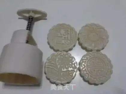 Make A wide bean saloon moon cake step 24