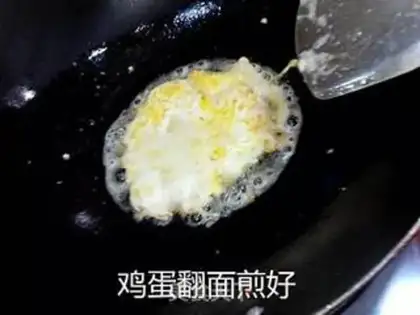 Make Tomato fried eggs step 8