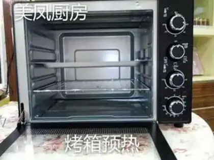 Make A wide bean saloon moon cake step 34