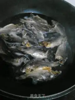 Make Cream peppers for dry fish step 1