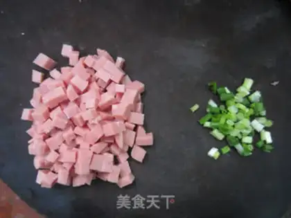 Make Onions of ham rolls step 1