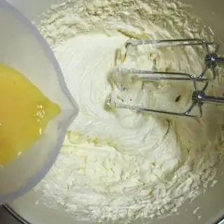Make Cranberry pound cake step 4