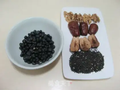 Make walnut dates, black sesame soy sauce step 0