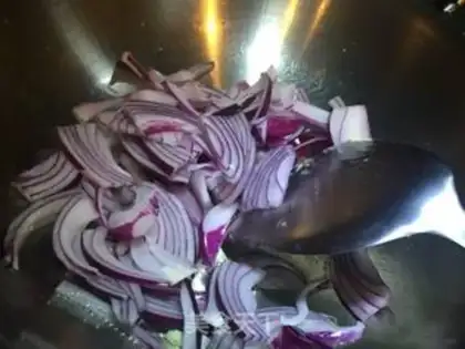 Make Onion fried eggs step 4