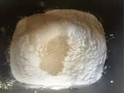 Make caterpillar bean bread step 1