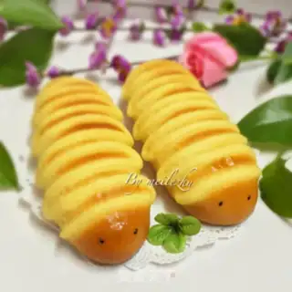 Make caterpillar bread step 20