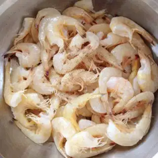 Make Garlic fried shrimp step 1