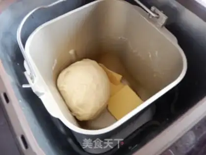 Make Bean-saloon caterpillar bread step 2