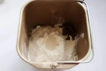 Make Red tea and raisin step 2