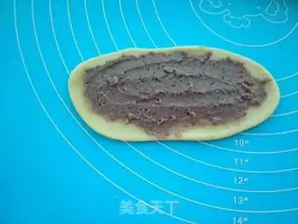 Make caterpillar bean pie step 10