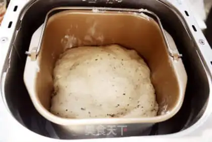Make Red tea and raisin step 4