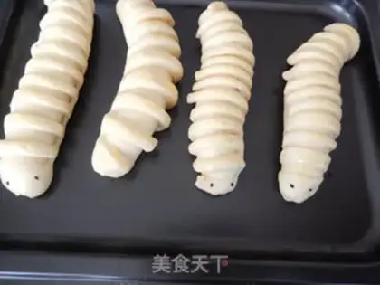 Make Bean-saloon caterpillar bread step 8