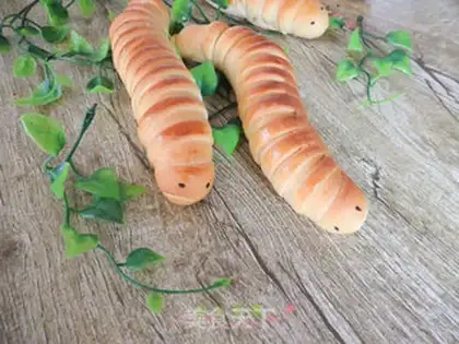 Make Bean-saloon caterpillar bread step 10