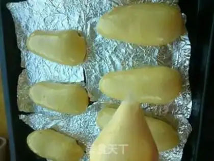 Make caterpillar bean pie step 17