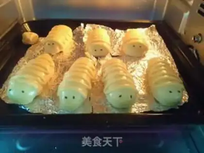 Make caterpillar bean pie step 19