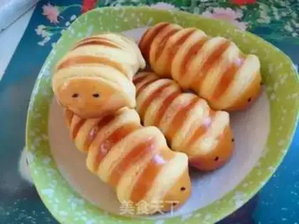 Make caterpillar bean pie step 22
