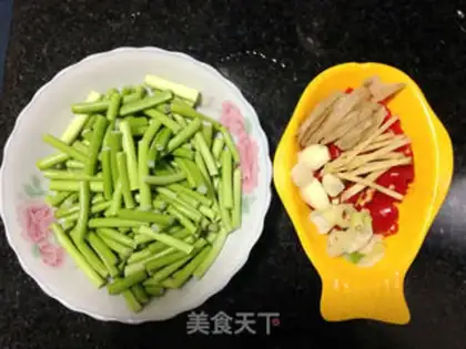 Make Garlic pepper sauce step 1