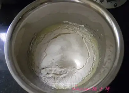 Make Black sesame ricin cake step 4
