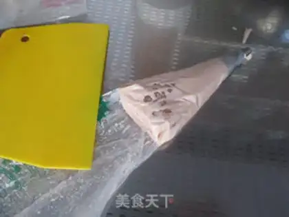 Make Strawberry Macalon step 8