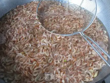 Make Fried shrimp burrito step 1