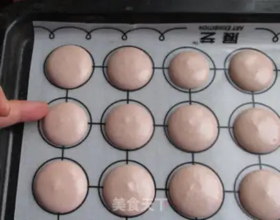 Make Strawberry Macalon step 11
