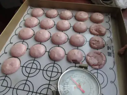 Make Strawberry Macalon step 15