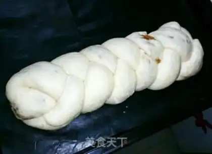 Make Slurpy banana braid step 10